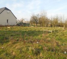 Enfin &ccedil;a se pr&eacute;cise; pose des chaises.