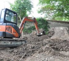 2e remblaiement : la butte de terre va enfin disparaître !
