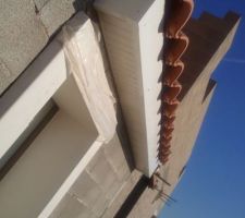 Les débords de toit du garage vus de derrière