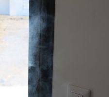 Repérage des fuites avec fumée : point faible = baies vitrées