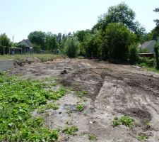 Vue arri&egrave;re du jardin