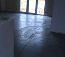 Entr&eacute;e et vue de la salle &agrave; manger