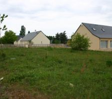 Vue arri&egrave;re en diagonale (depuis le fond du jardin)