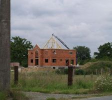 La pose de la ferme principale