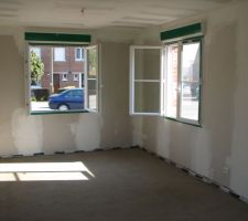 Chauffage termin&eacute;
dalle coul&eacute;e
on a&egrave;re en attendant le carrelage