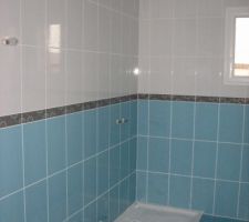 Une petite salle de bains