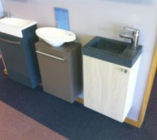 Meubles pour WC. Celui de droite à priori