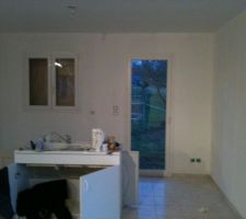 La sous couche et la peinture du salon cuisine