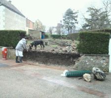 Nous avons nous-m&ecirc;me d&eacute;truit le muret qui sera ensuite notre ouverture principale.