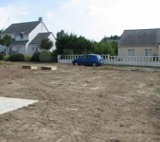 Arrière du jardin avec les deux carrés potagers mis en place