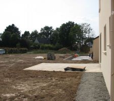 Vue sur la terrasse, le volume est enfin apparu depuis le régalage des terres