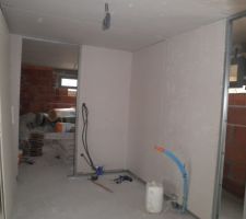 Hall vers cellier