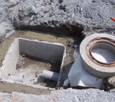 Reagerd eau usées à gauche et eau potable à droite.