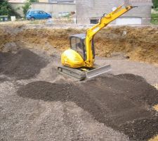 étalage de 40 cm de crasse de laitier, en tout 6 semi-remorques