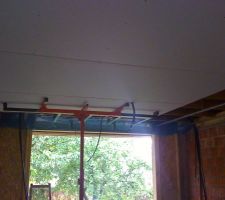 Pose du plafond.