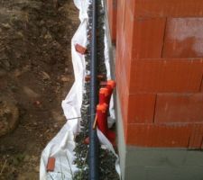 Posage du drain périphérique