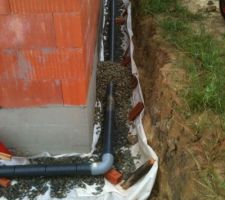 Posage du drain périphérique