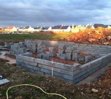 Le vide sanitaire en cours de construction.