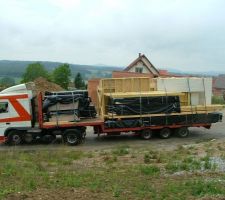 Le premier camion arrive sur le chantier...