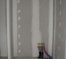 Nourrice du chauffage à l'étage dans le placard de la chambre n°3