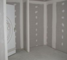Vue sur futurs placards chambre 3