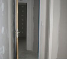 Vue de la chambre 4 sur la chambre 2