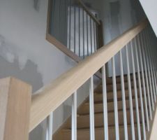 Vue dégagée sur la cage d'escalier