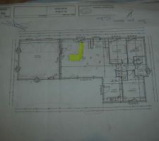 Le plan de detaille de la maison!
le L jaune represente grossierement le canape.