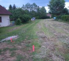 C'est impressionnant la longueur ! début de la maison au second piquet!