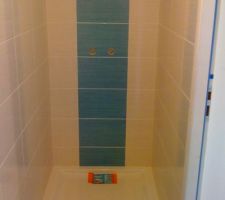 La salle d'eau chambre parentale côté douche