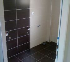 Salle de bain principale c&ocirc;t&eacute; double vasque et WC