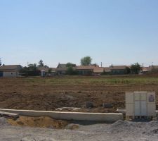 Lot n&deg;27 en attente d'un premir coup de pelle.