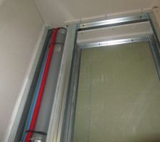Cloison entre WC et salle d'eau : descente des eaux usées de l'étage eau pour la salle de bain de l'étage