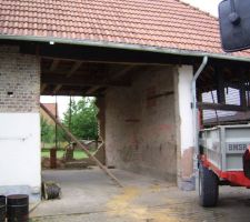 Grand p&egrave;re hyperactif qui d&eacute;barque vers 19h pour scier la porte de la grange