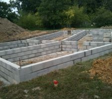Le vide sanitaire est terminé, on commence à se rendre compte de la forme de la maison!! super