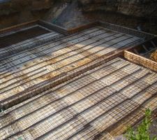 Premiere couche de treillis avec les cales plastique et les chaise (cales entre deux treillis)