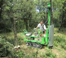 Etude de sol...
en principe, trois &agrave; quatre sondages...
les r&eacute;sultats suivront...