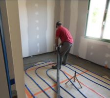 Coulage de la chape liquide