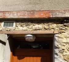 Linteau ou pr&eacute;linteau &agrave; poser &agrave; la place du bois au dessus de la porte ?