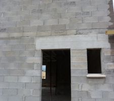 Appuis fenêtres et pas de portes faits