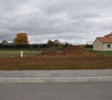 Terrain vu de la rue, direction (nord-est)