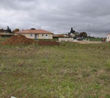 Terrain vue entrée lotissement (sud-ouest)