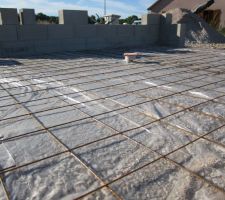 On voit mieux les galets sous le film