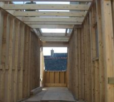 Vue depuis la cuisine vers le bureau