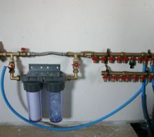 Pose de l'arrivée d'eau avec :
Régulateur de pression
Filtres
Clapet anti-retour
collecteur eau froide avec vannes
collecteur eau chaude