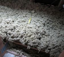 Isolation des rampants, 30 cm de laine de roche en vrac