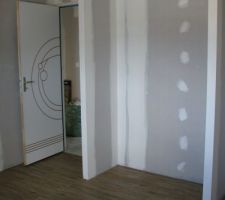 Autre vue sur le sol terminé de la chambre 3