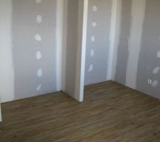 Placard de la chambre 3 avec sol terminé