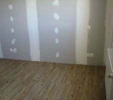 Chambre 3 sol terminé, plinthes à poser encore à faire
