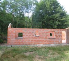 Fini!!! Vue coté Sud Ouest. Les deux chambres et la salle de bain.